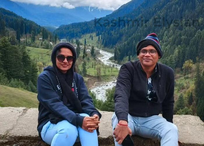 Romantic Kashmir Winter Getaway- snowboarding